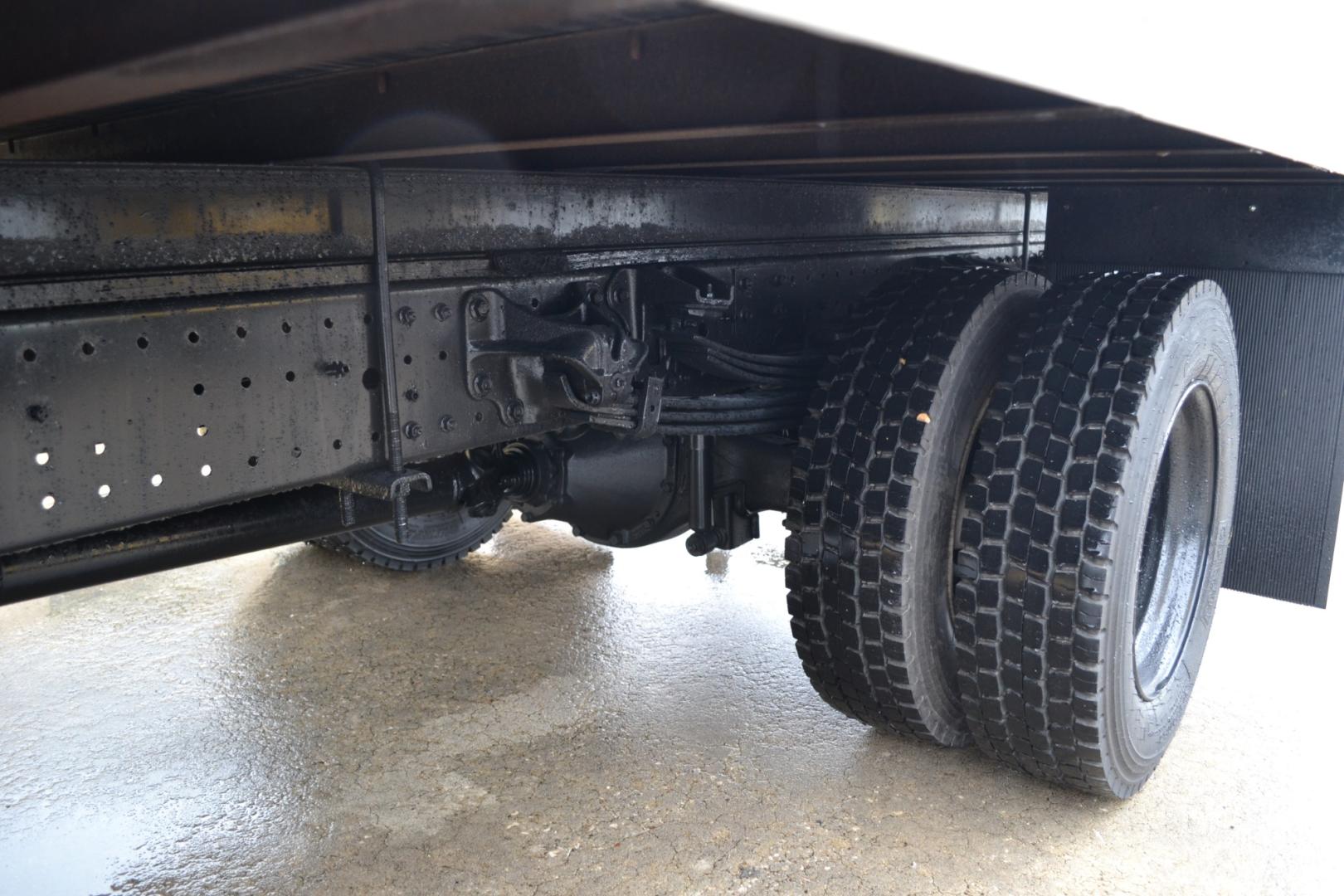 2019 WHITE HINO 155 with an JO5E-TP 5.1L 210HP TURBO CHARGED DIESEL engine, AISIN A465 6SPD AUTOMATIC transmission, located at 9172 North Fwy, Houston, TX, 77037, (713) 910-6868, 29.887470, -95.411903 - Photo#9
